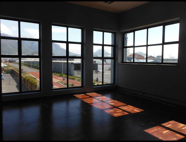 500M² WAREHOUSE TO LET IN PAARDEN EILAND